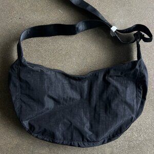 BRAND NEW BLACK BAGGU MEDIUM CRESCENT BAG
